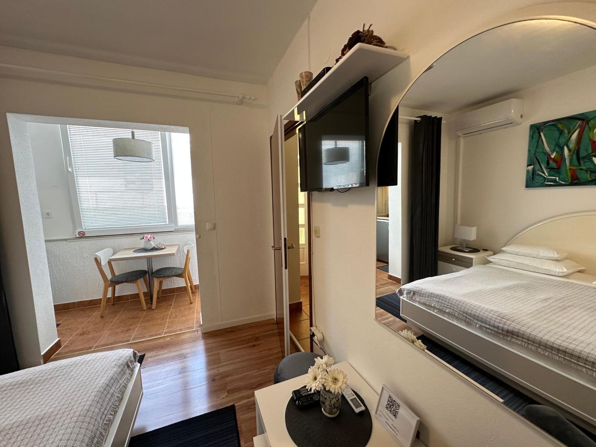 Apartments - Rooms Vesna Primošten Eksteriør bilde